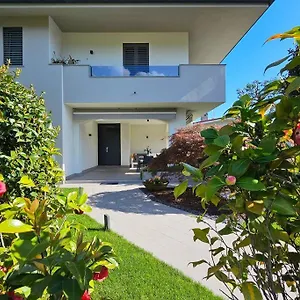 https://residenza-camelia32-milanocomo.it-lombardy.com